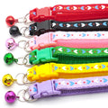 Collier pour chat et chiot avec imprimé dessin animé coloré et clochettes réglables en nylon