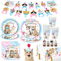 Assiettes, gobelets, serviettes et décoration de fête sur le thème du chat
