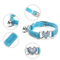 Collier pour chat en velours avec clochette et sécurité ajustable