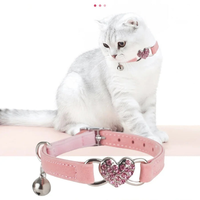 Collier chat cœur avec cloche et cristaux en velours