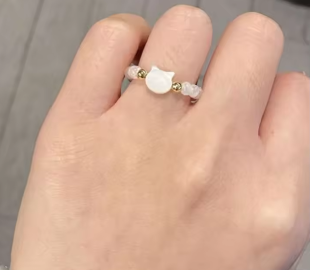 Bague artisanale en pierre naturelle en forme de chat